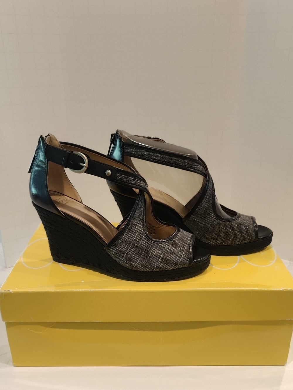 Circa Joan & David CJNandie Women’s Metallic Gray & Black  Wedge Sandals.